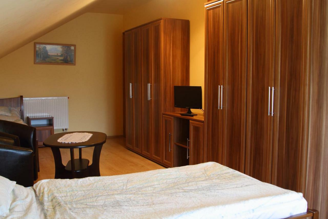 Viktor Vendeghaz Es Apartmanhaz Baktaloranthaza Buitenkant foto